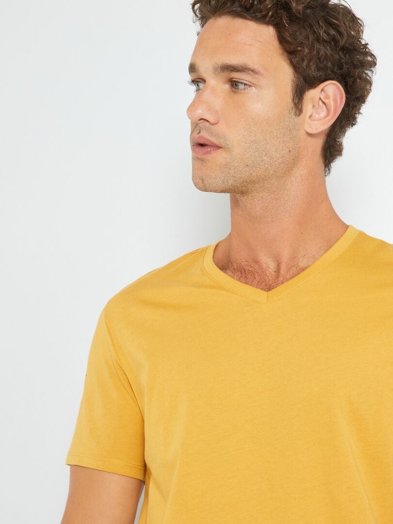 T Shirt Regular Col V En Coton Jaune Kiabi