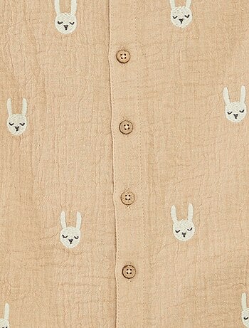 Barboteuse courte en gaze de coton avec broderies fantaisies