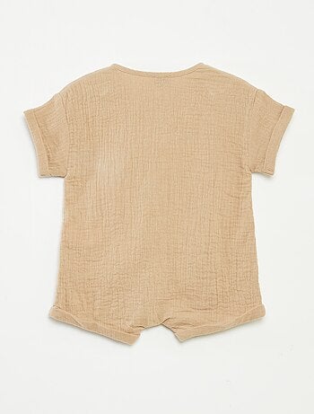 Barboteuse courte en gaze de coton avec broderies fantaisies