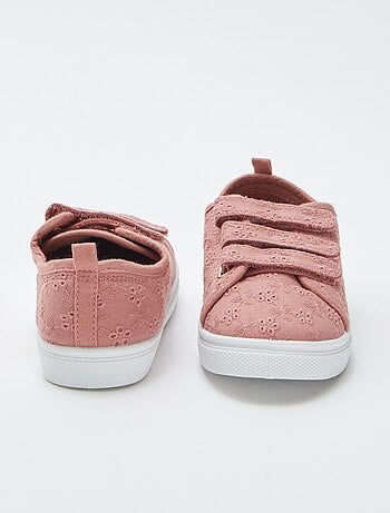 Baskets à scratchs avec broderie