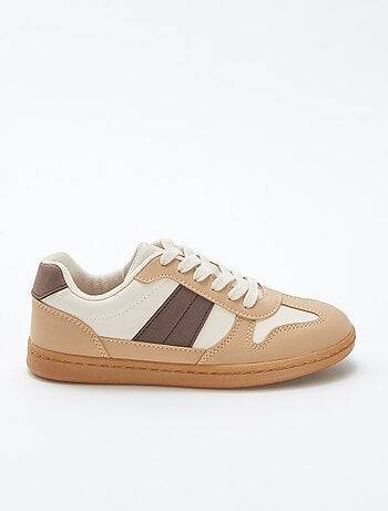 Baskets basses à lacets