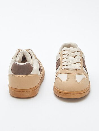 Baskets basses à lacets