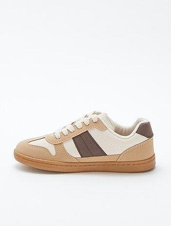 Baskets basses à lacets