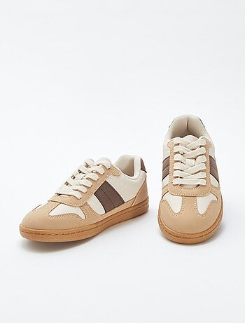 Baskets basses à lacets