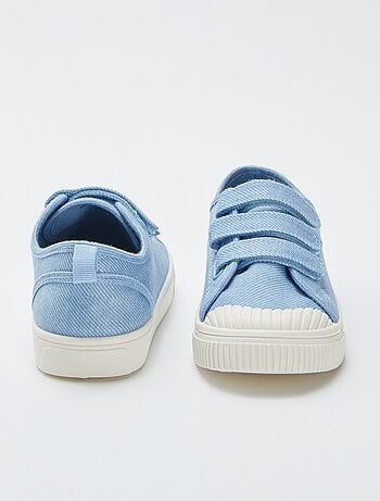 Baskets en toile avec scratchs