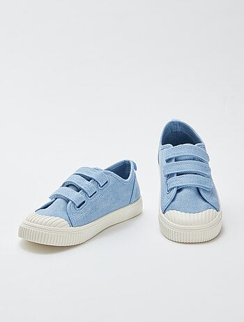 Baskets en toile avec scratchs