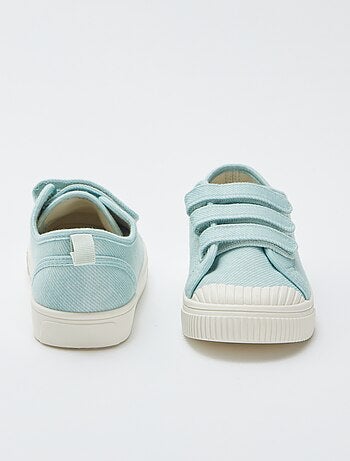 Baskets en toile avec scratchs