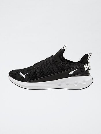 Baskets running 'Puma'