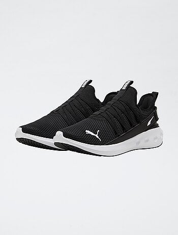 Baskets running 'Puma'