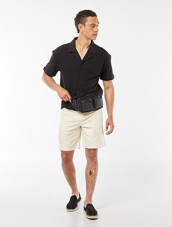 Bermuda uni avec taille élastiquée et cordons de serrage