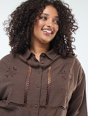 Blouse à manches longues avec broderies ajourées