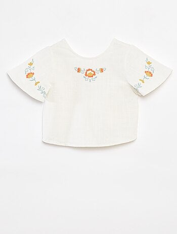Blouse à motifs brodés