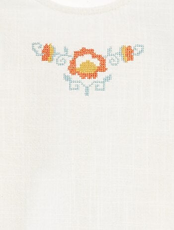 Blouse à motifs brodés