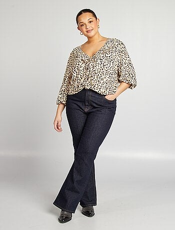 Blouse à volants et ouverture par liens