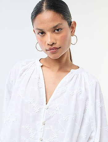 Blouse avec broderies fleurs