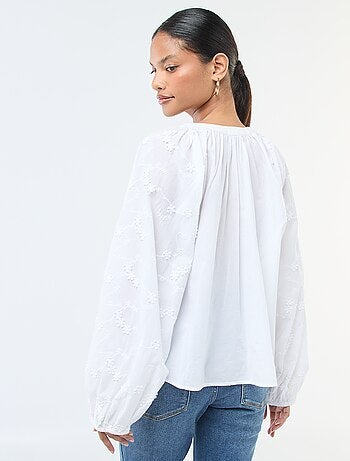 Blouse avec broderies fleurs