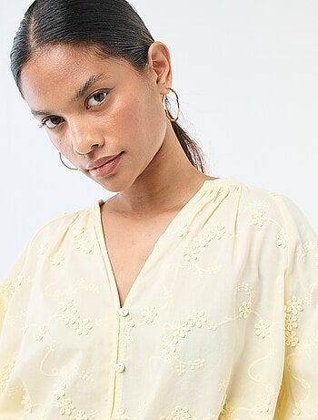 Blouse avec broderies fleurs