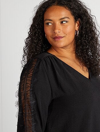 Blouse avec dentelles sur les manches