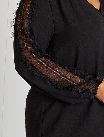 Blouse avec dentelles sur les manches