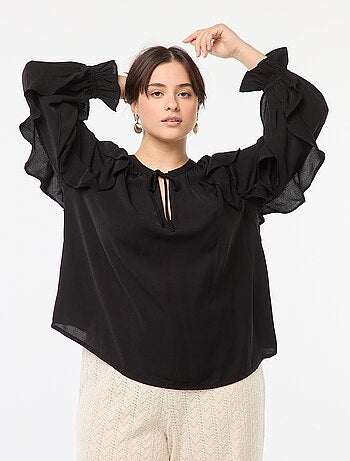 Blouse avec épaules et poignets volantés + liens à nouer au col