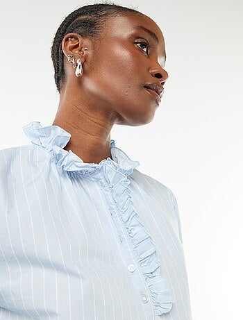 Blouse avec volants au col et à l'ouverture