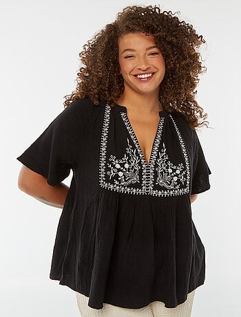Blouse en gaze de coton avec encolure brodée