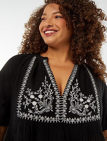 Blouse en gaze de coton avec encolure brodée