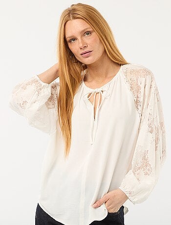 Blouse fluide avec manches en dentelle transparente