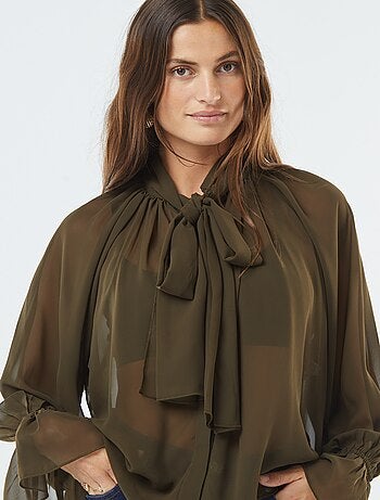 Blouse lavallière fluide avec manches volantées