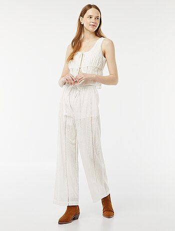 Blouse légère sans manches à nouer avec broderies anglaises