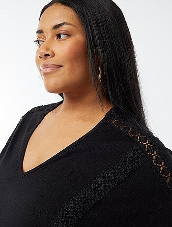 Blouse matière crêpée avec broderies