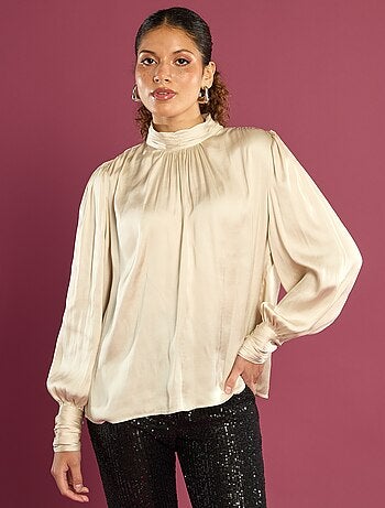 Blouse satinée avec col montant avec fronces