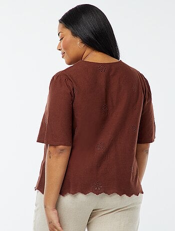 Blouse uni avec broderies et ouverture par cordons