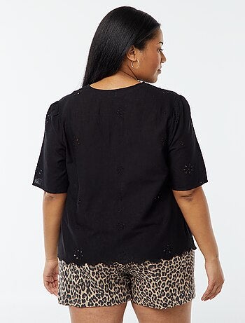 Blouse uni avec broderies et ouverture par cordons