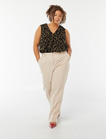 Blouse uni avec couture fantaisie au col