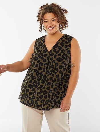 Blouse uni avec couture fantaisie au col