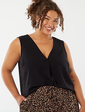 Blouse uni avec couture fantaisie au col