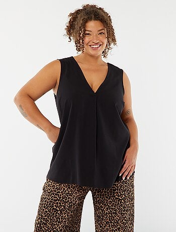 Blouse uni avec couture fantaisie au col