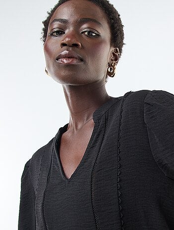 Blouse unie avec col V et broderies devant 'JDY'