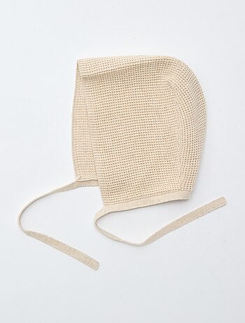Bonnet en maille à nouer