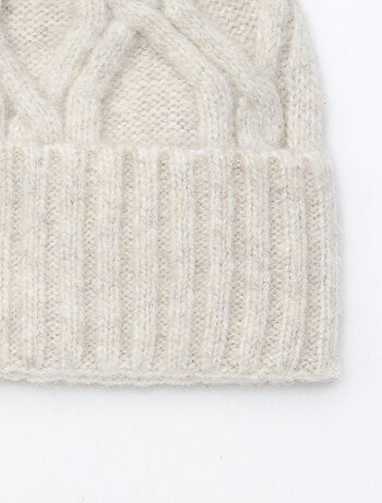 bonnet uni et côtelé avec pompon