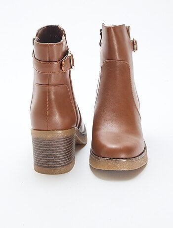 Boots avec brides à boucles dorées