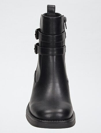 Boots avec brides et ouverture zippées