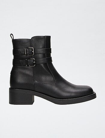 Boots avec brides et ouverture zippées