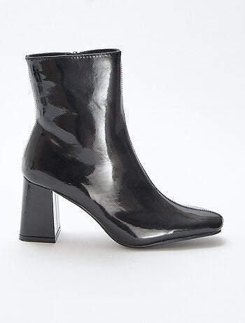 Boots vernies à talon carré