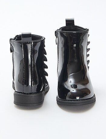Bottes vernies avec détail volanté uni