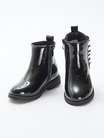 Bottes vernies avec détail volanté uni