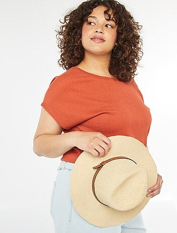 Chapeau en raphia