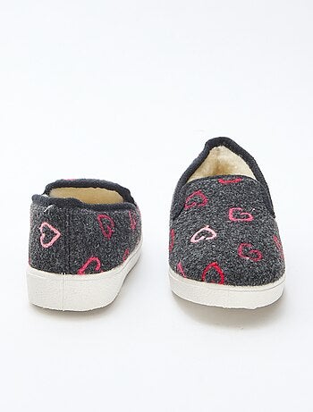 Chaussons charentaises avec coeurs brodés
