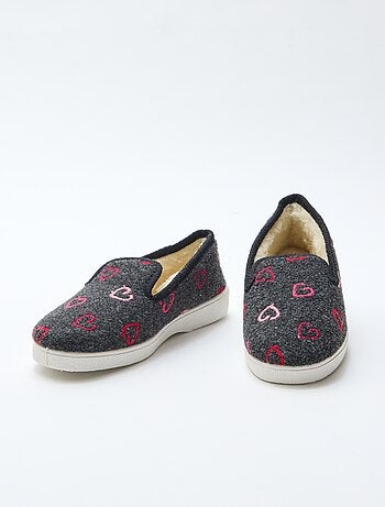 Chaussons charentaises avec coeurs brodés